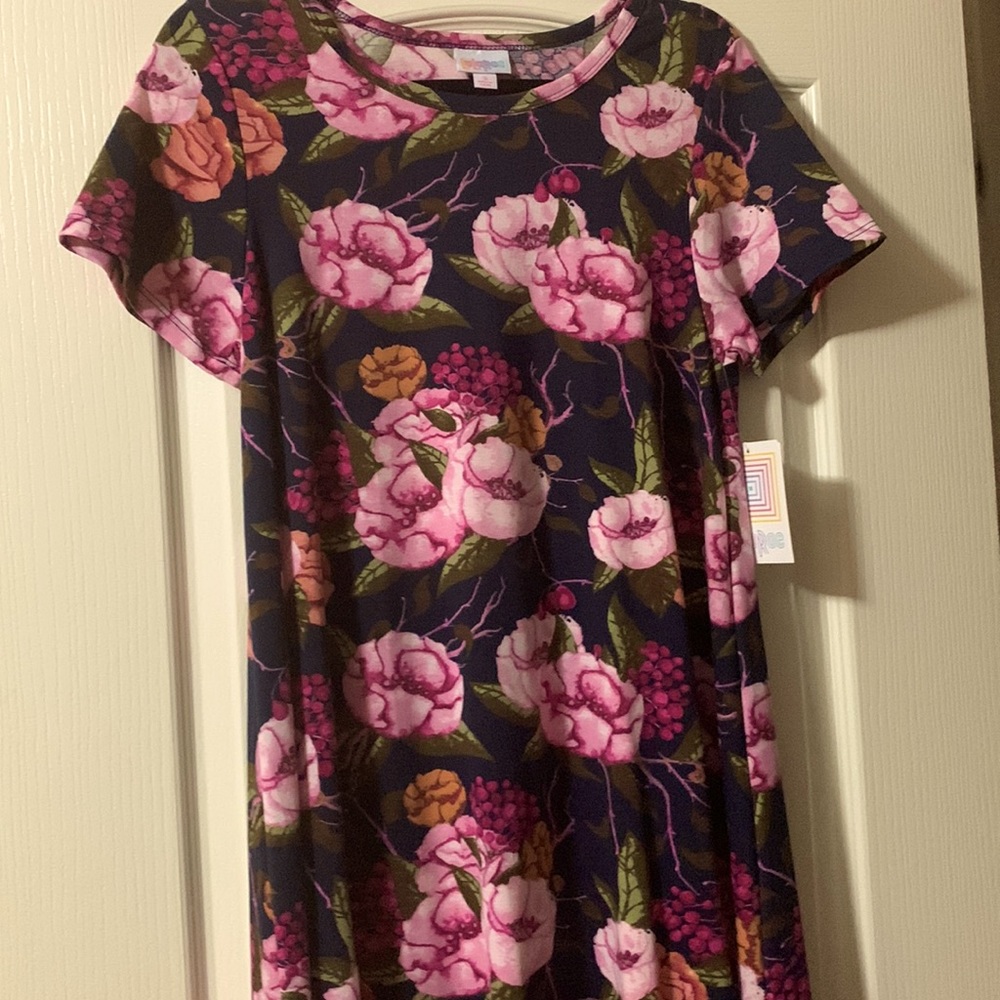 I am in love with this floral! You need to get this into your closet!
